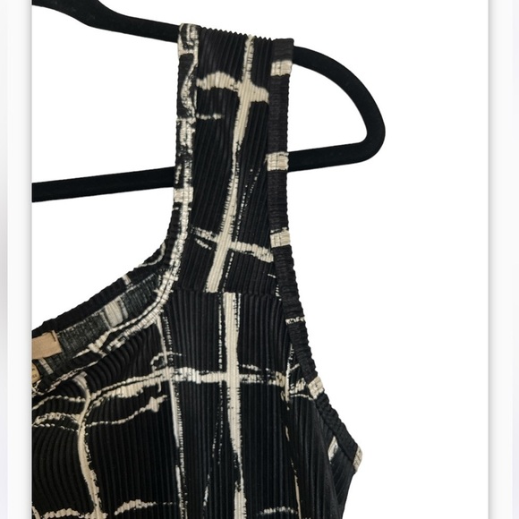 Plisse Abstract Black Cami - Picture 3 of 4